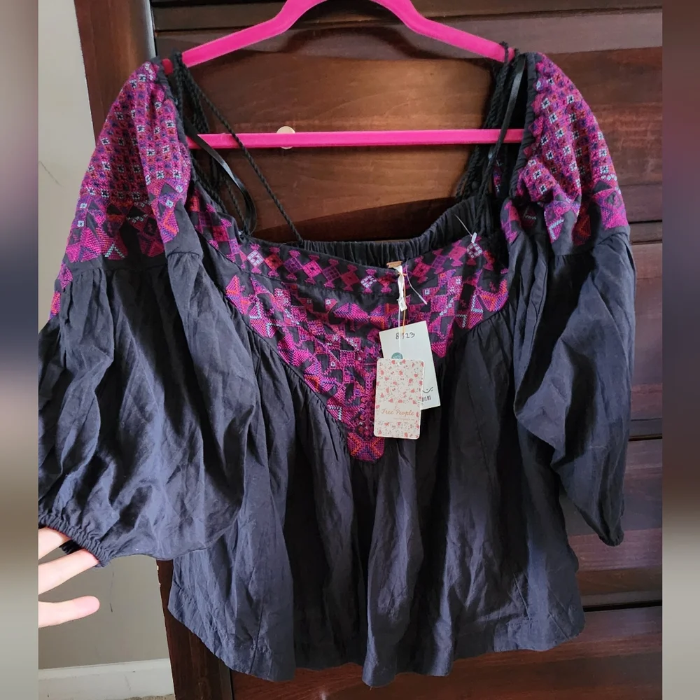 FREE PEOPLE boho festival embroidered vacay vibin peasant top black Large NWT - Picture 3 of 7